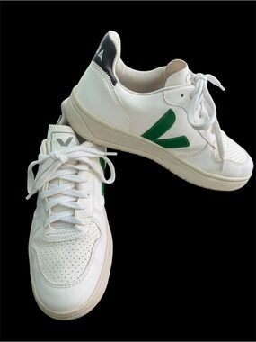 Women Veja White Low-Top Sneakers with Green V